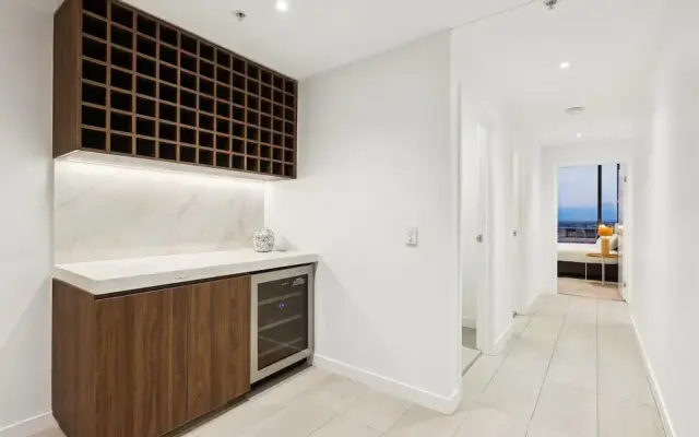 Fortitude Valley 3-bed, Top Floor + Bridge View