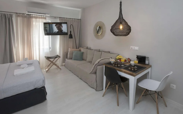 Ermou Stylish Suites by GHH