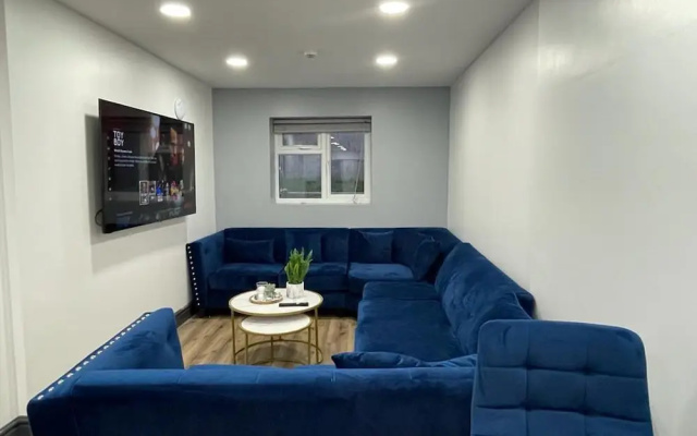 Lovely Homely Studio Available