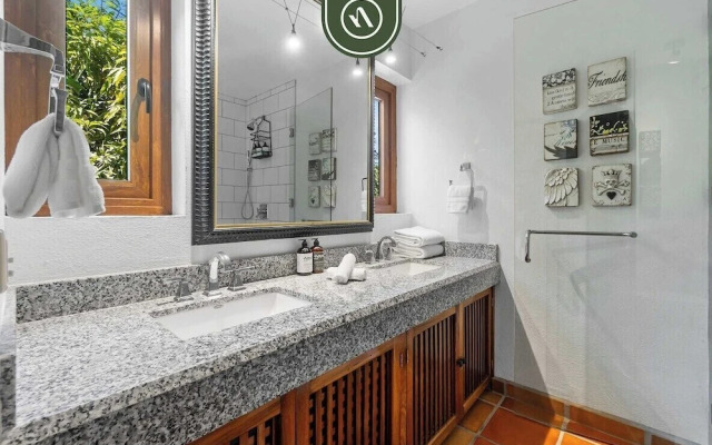 Stylish 2 BR Condo in Romantic Zone - Rooftop Pool