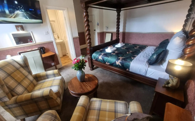 Roy Bridge Hotel