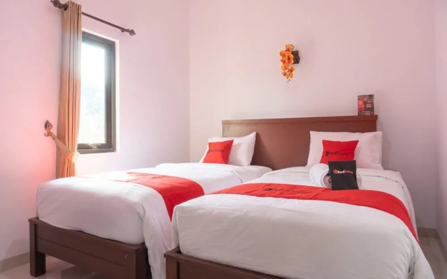 RedDoorz near Jawa Timur Park 3