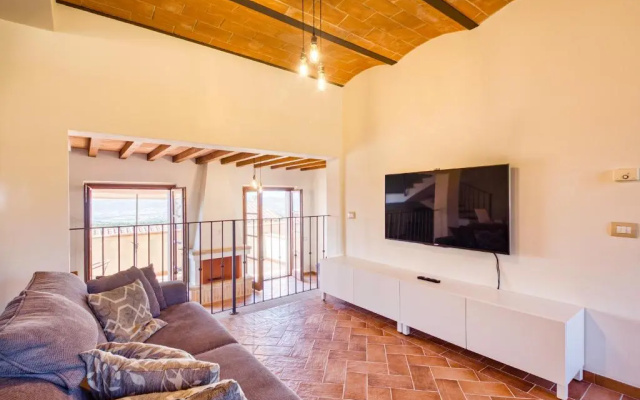 Bright Apt With Terrace and Shared Pool