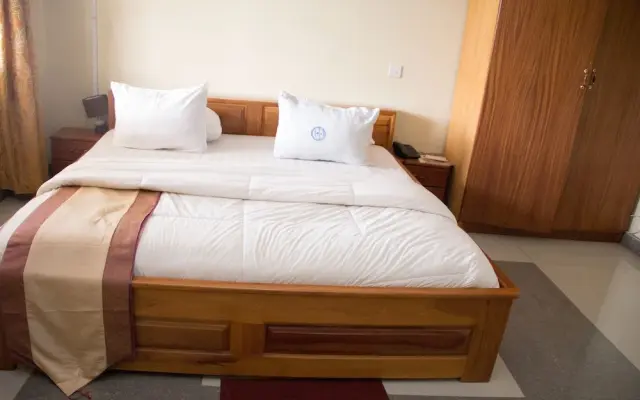 Glamossay Hotel
