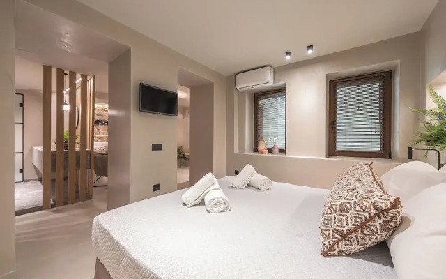 Apollonos 28 Luxury Suites