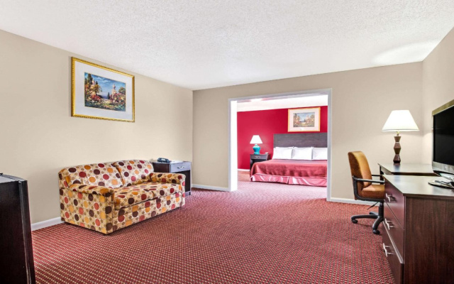 Holiday Inn Express & Suites Tampa Stadium – Airport Area by IHG