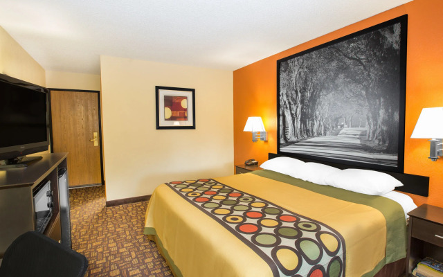 Super 8 Clive / W. Des Moines