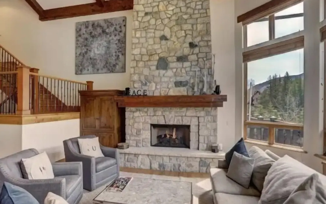 4 Bedroom Luxury Townhome in Lionshead Village