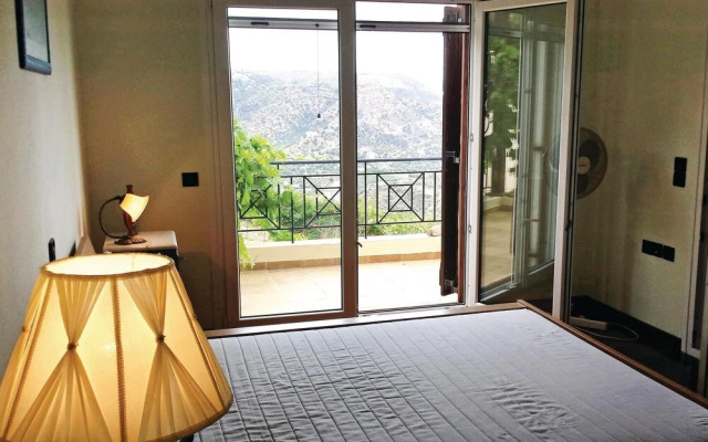 Awesome Home in Plativola Ag.g.rethym With 4 Bedrooms, Wifi and Outdoor Swimming Pool