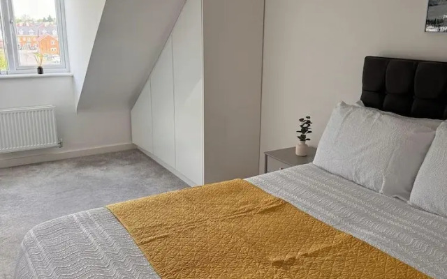 House - Sleeps 6 - Parking