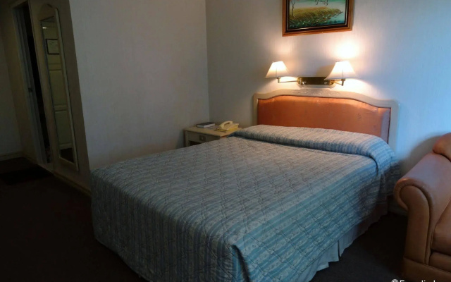 Orange Grove Hotel