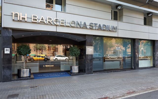 Отель NH Barcelona Stadium Барселона вид на фасад