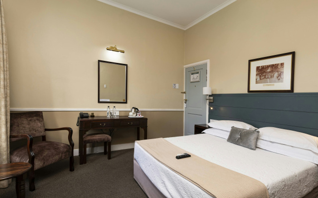 Queen’s Hotel by BON Hotels