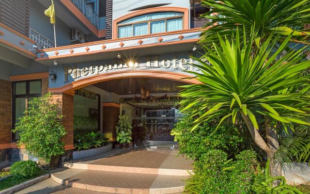 Отель Krabi Phetpailin Hotel Таиланд, Краби - отзывы, цены и фото номеров - забронировать отель Krabi Phetpailin Hotel онлайн вид на фасад