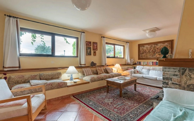 Splendid Villa with swimming pool a stone's throw from Palermo