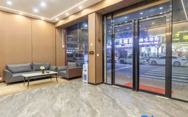 Guangzhou Junle Hotel (Zhucun Metro Station Branch)