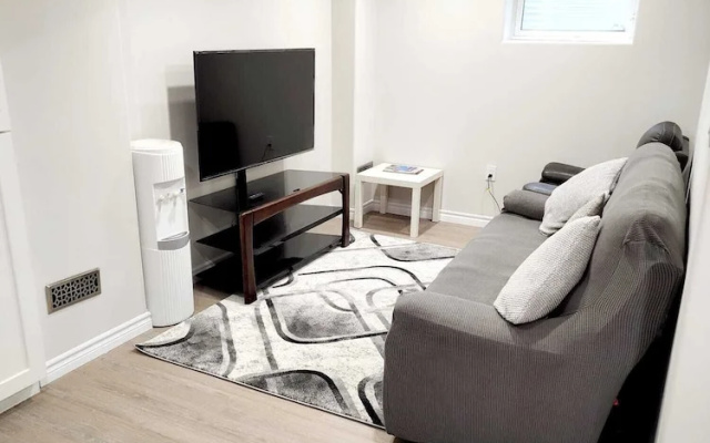 Stunning - Basement Apt in Barrie