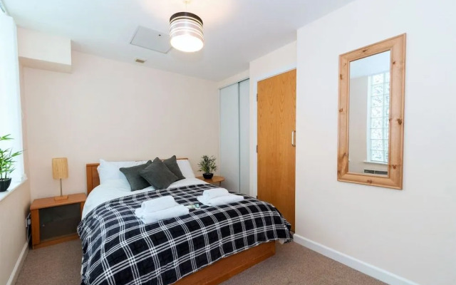 Greek Street Suites