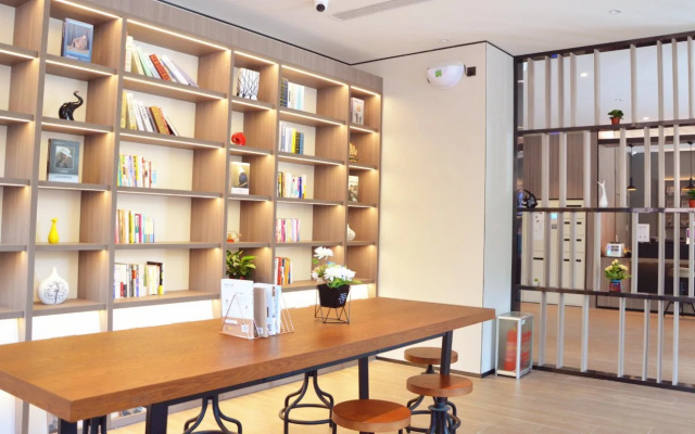 Hanting Hotel Qingdao Yan'an 3rd Road Zhiquan Road Metro Station