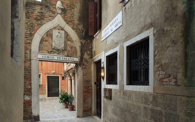 Отель GKK Exclusive Private Suites Venezia Италия, Венеция - отзывы, цены и фото номеров - забронировать отель GKK Exclusive Private Suites Venezia онлайн вид на фасад