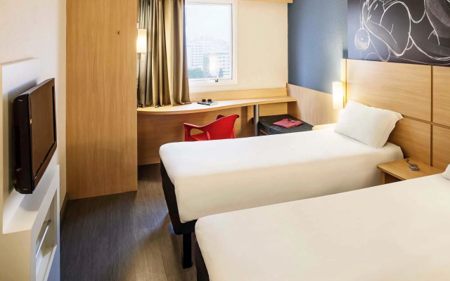 ibis Macae