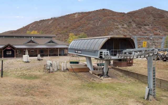 Two Creeks by Snowmass Vacations