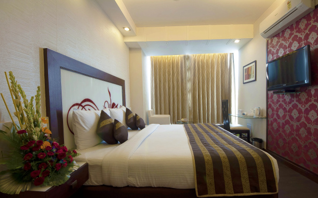 Hotels Pitrashish Grand