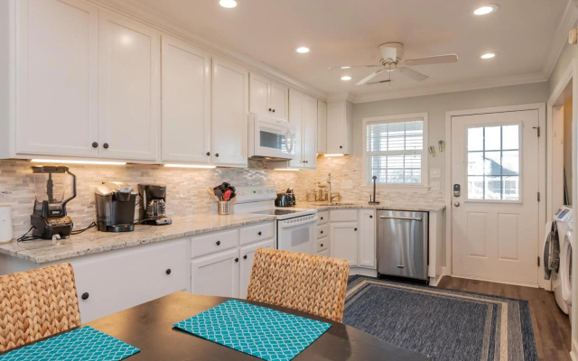 Sherrys Paradise by Oak Island Accommodations