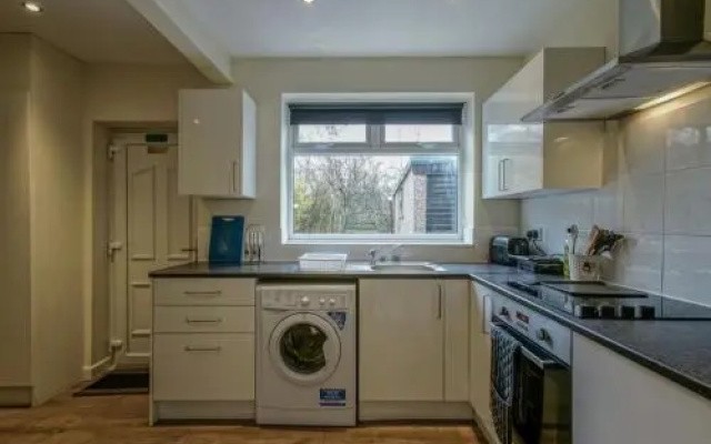 Spacious, quiet dwelling for up to 6, Manchester