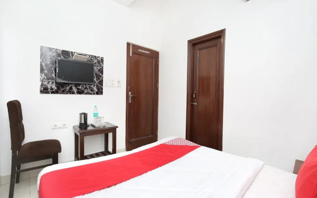 OYO 15652 Hotel 51