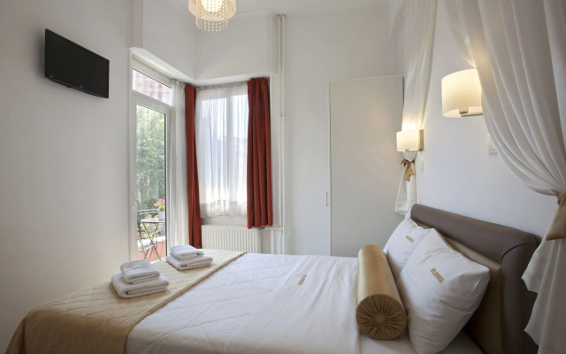 Metropolis Hotel