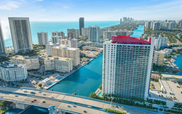 Spacious 2BR Condo Sleeps 6 Amazing Amenities