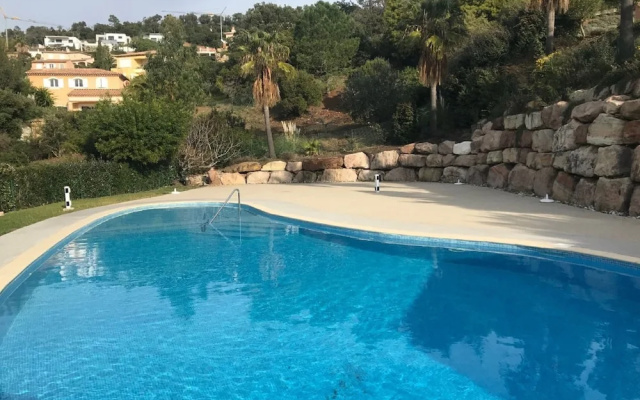 Exquisite Holiday Home in Roquebrune-sur-argens With Pool