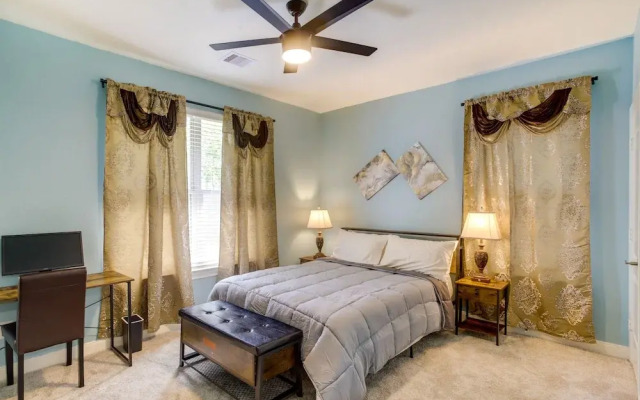 Chic Texas Abode w/ Patio & Fenced-in Yard!