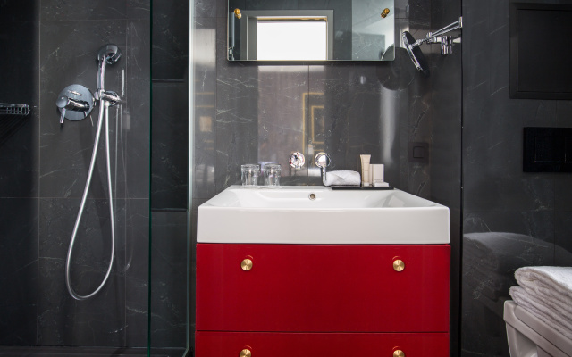 Snob Hotel