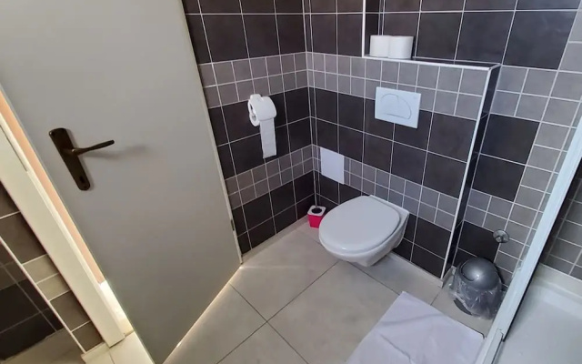 Appealing Apartment 8 Sleeps 3 Guests