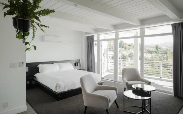 Hollywood Hills Hotel