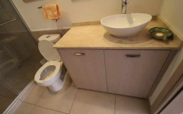 Alameda Downtown Apartment 404
