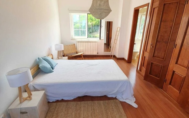 Lovely 4-bed Villa in Colares
