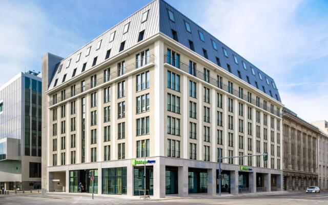 Отель Holiday Inn Express Berlin - Alexanderplatz, an IHG Hotel Германия, Берлин - 3 отзыва об отеле, цены и фото номеров - забронировать отель Holiday Inn Express Berlin - Alexanderplatz, an IHG Hotel онлайн вид на фасад