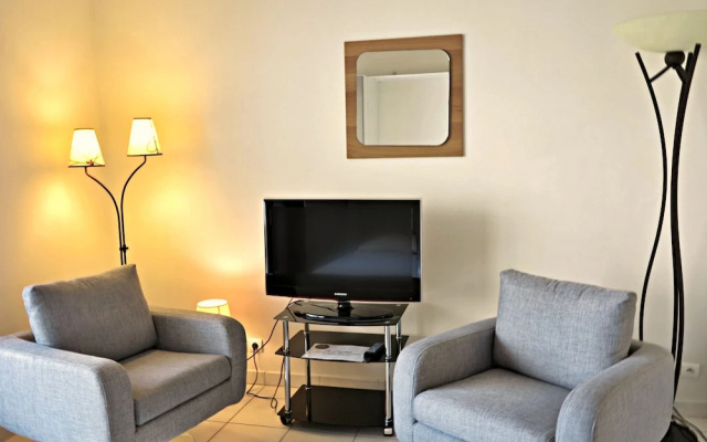 Modern and Cosy Studio