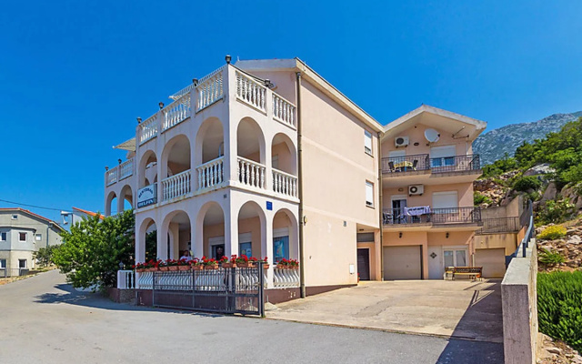 Apartment Delfin Karlobag 28307