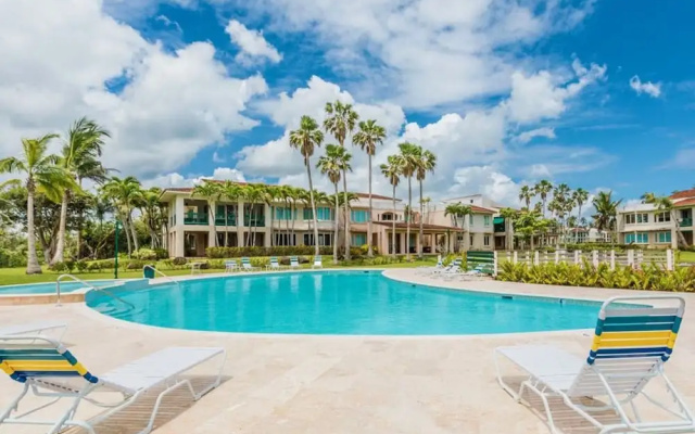 Giovanni Beachfront Community w Pools