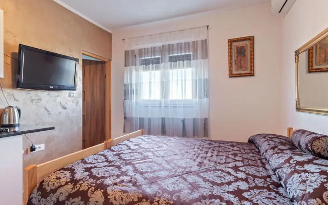 Pretty Apartment In Rovinj Near Sea Beach