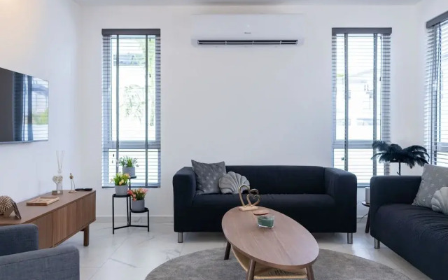 Modern Garden Villa Near Jan Thiel Mambo
