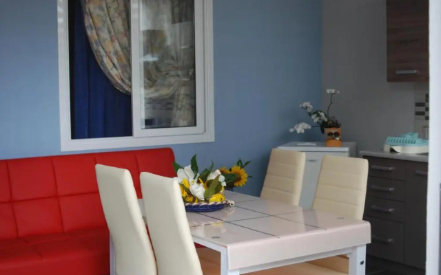 Soula's Sunshine Apartments