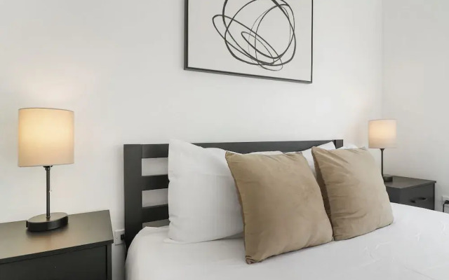 Stylish 4BR Stay - State rep