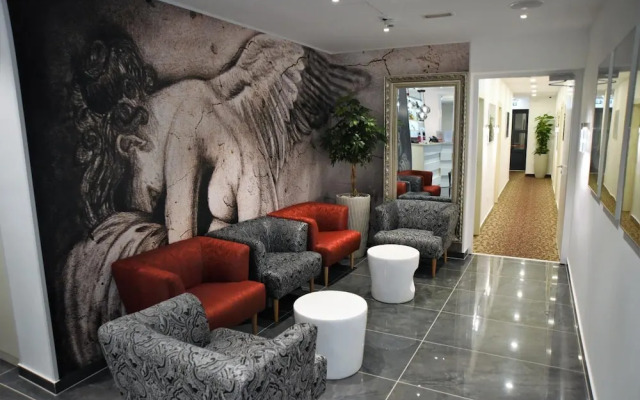 Santiny Hotel & Restaurant