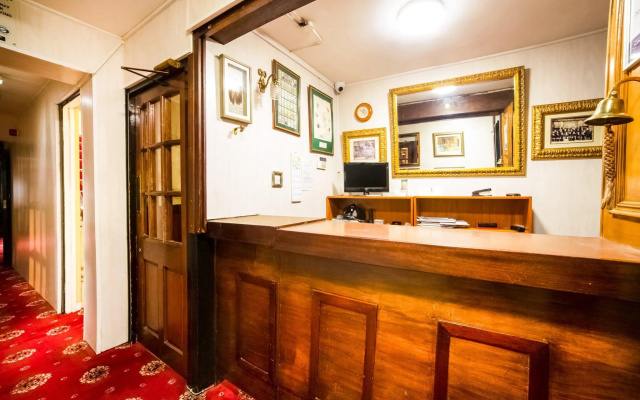 OYO The Royal Hotel