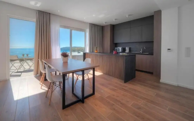Horizon Two Bedroom Penthouse Hot tub